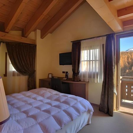 Hotel Bait De Angial Лівіньо Екстер'єр фото