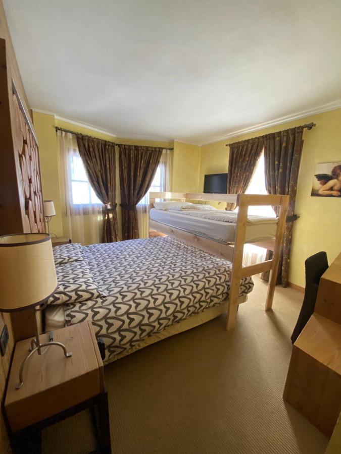 Hotel Bait De Angial Лівіньо Екстер'єр фото