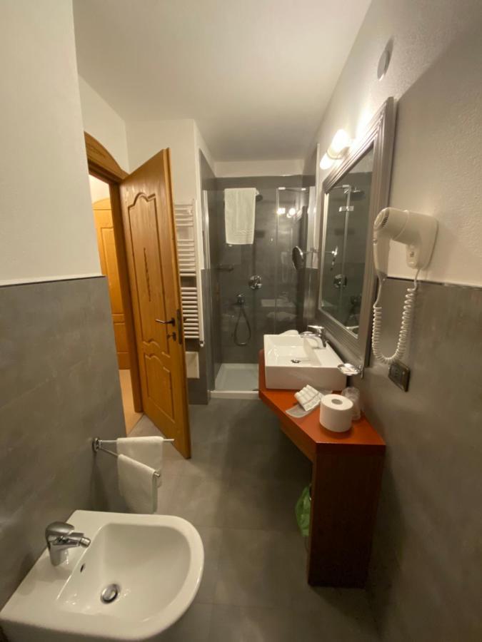 Hotel Bait De Angial Лівіньо Екстер'єр фото
