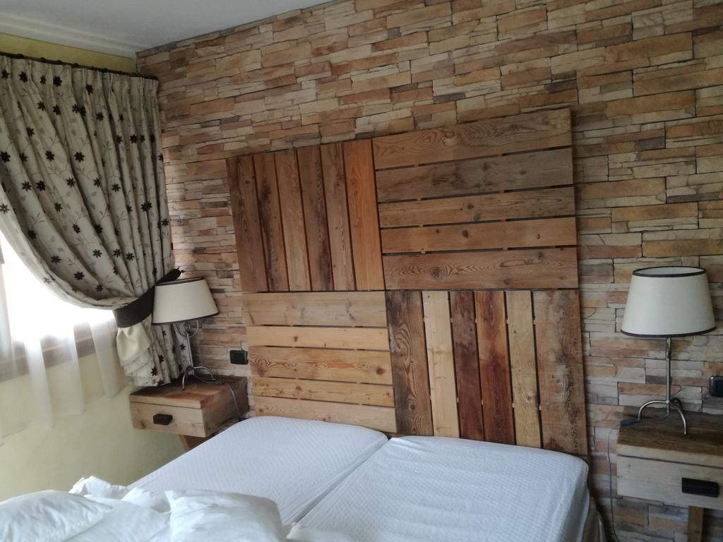 Hotel Bait De Angial Лівіньо Екстер'єр фото