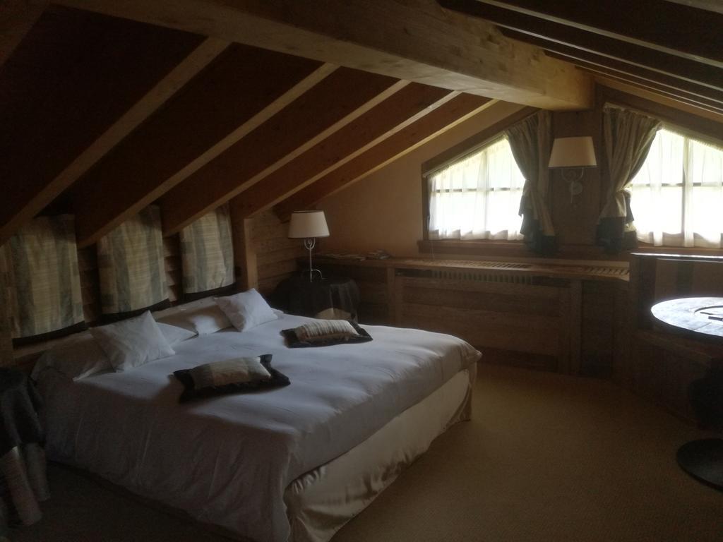 Hotel Bait De Angial Лівіньо Екстер'єр фото
