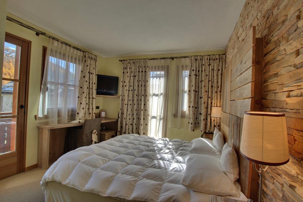 Hotel Bait De Angial Лівіньо Екстер'єр фото