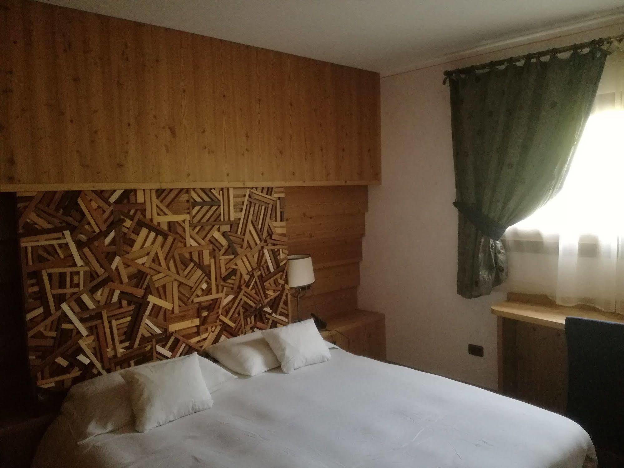 Hotel Bait De Angial Лівіньо Екстер'єр фото